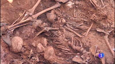 Exhumaci�n de la fosa en el barrio de Las Casas (Soria)  | Ver ahora