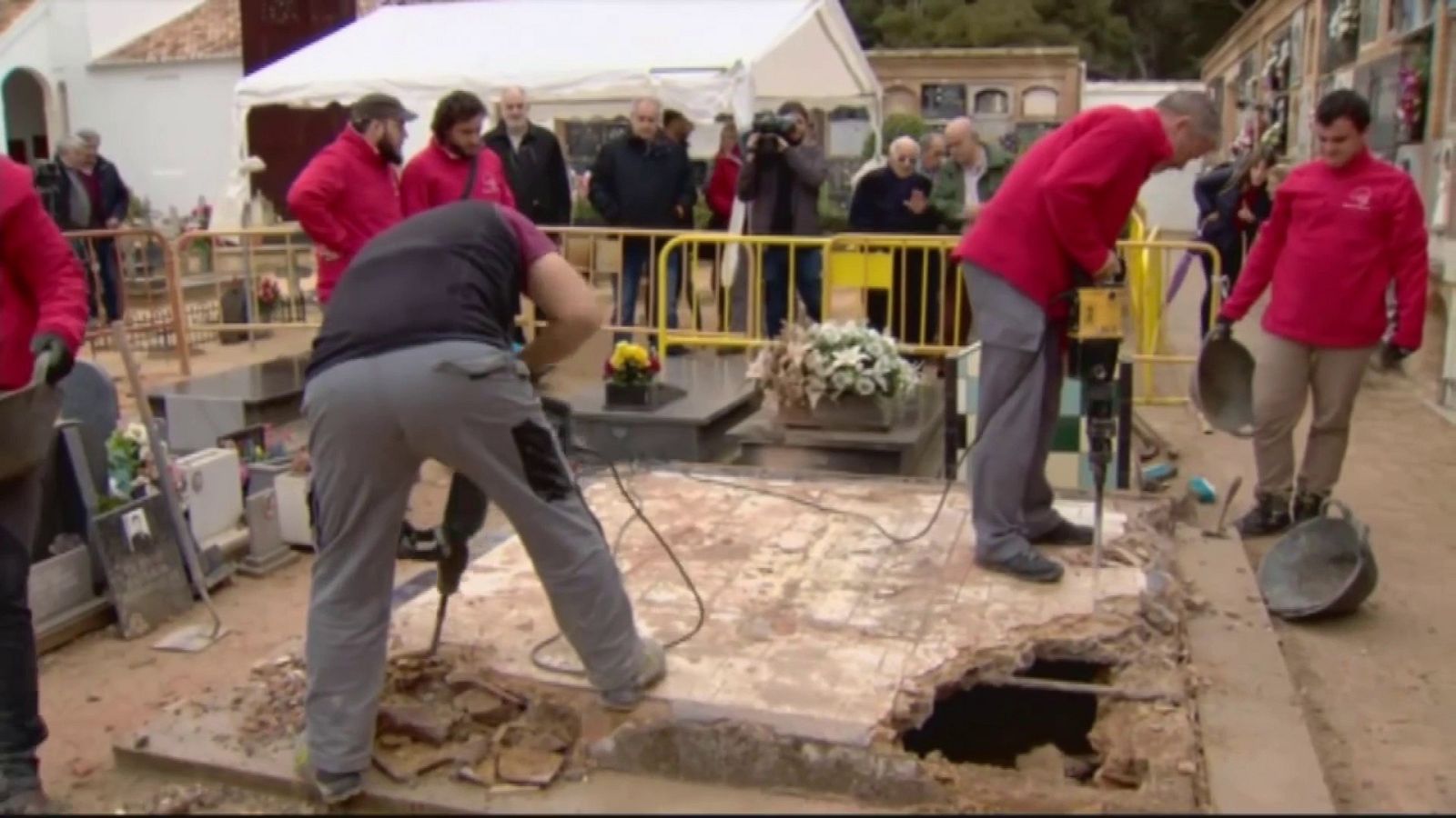 Exhumación de la fosa 115 del cementerio de Paterna (Valencia) | Ver ahora