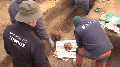 Localizados tres esqueletos en el cementerio de Celanova (Ourense) | Ver ahora