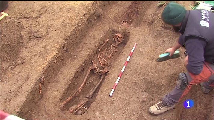 Telexornal - Galicia - Identificados dos asturianos en el cementerio de Celanova (Ourense)