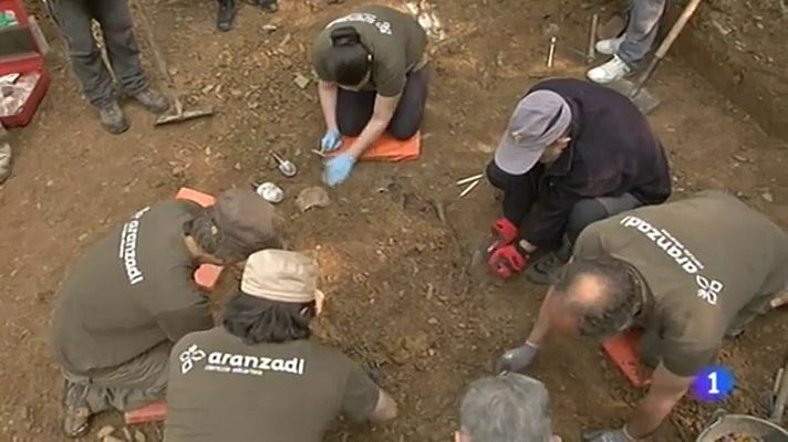 Telenavarra - Exhumación de la fosa de Leranotz (Esteribar, Navarra)