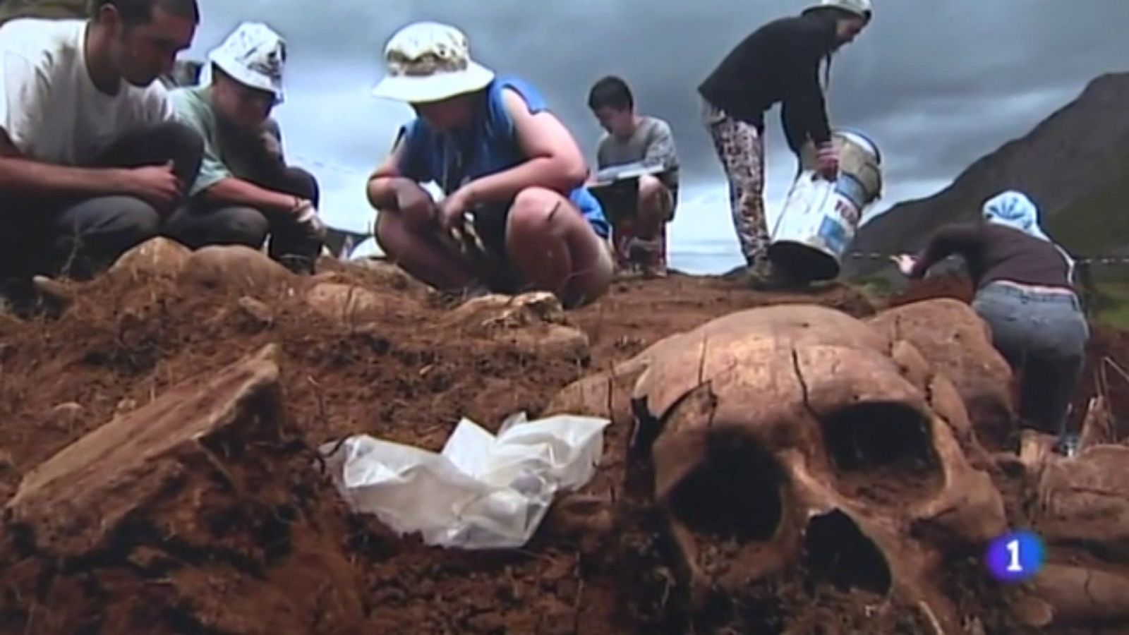 Exposición fotográfica 'Las fosas del olvido' en Avilés (Asturias) | Ver ahora