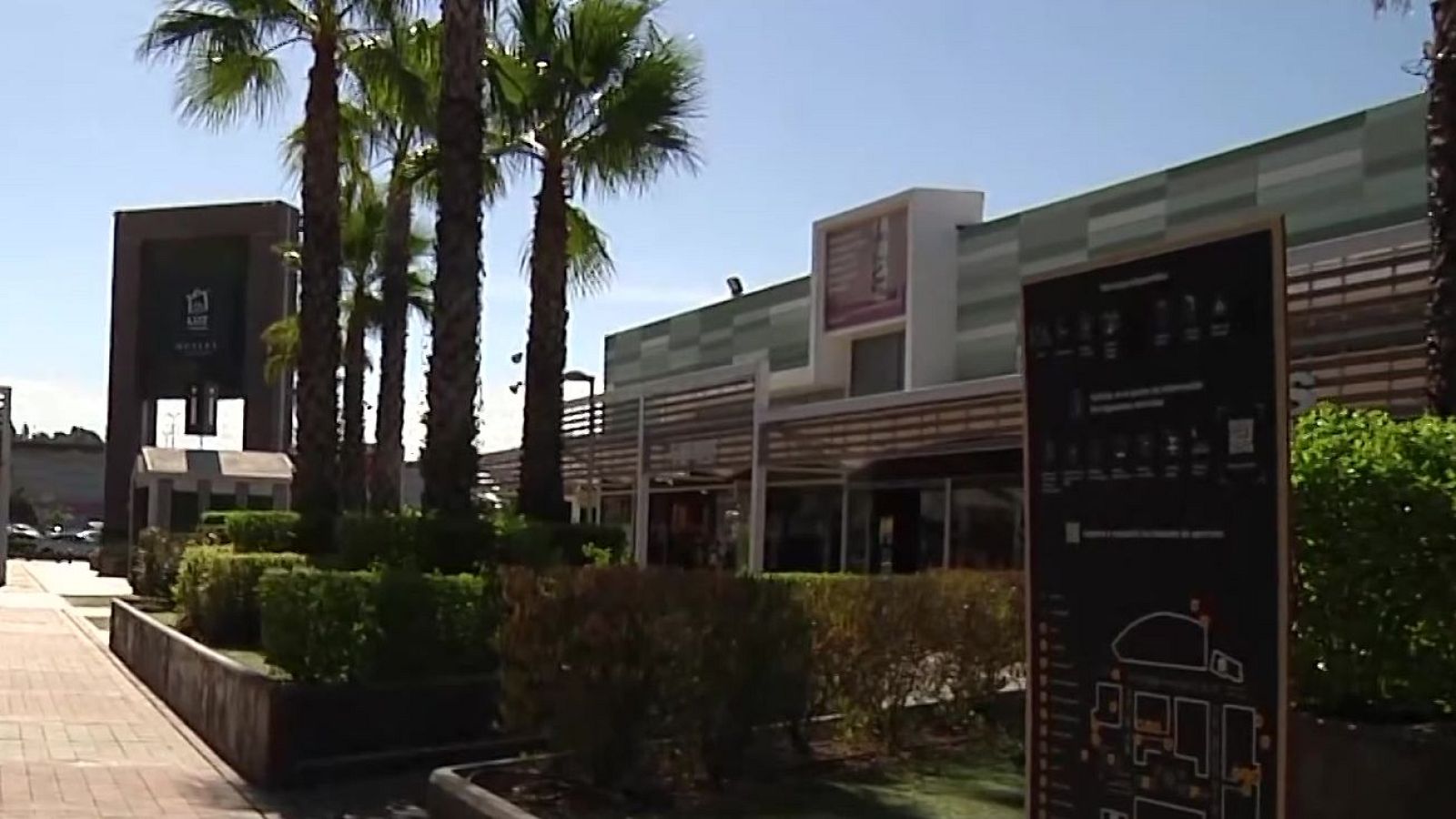 Grababa a sus compañeras en el baño - Mañaneros 360 | Ver