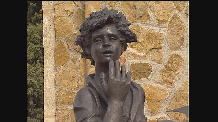 L'Informatiu - Homenaje de la fosa en el cementerio de Tarragona (Cataluña)