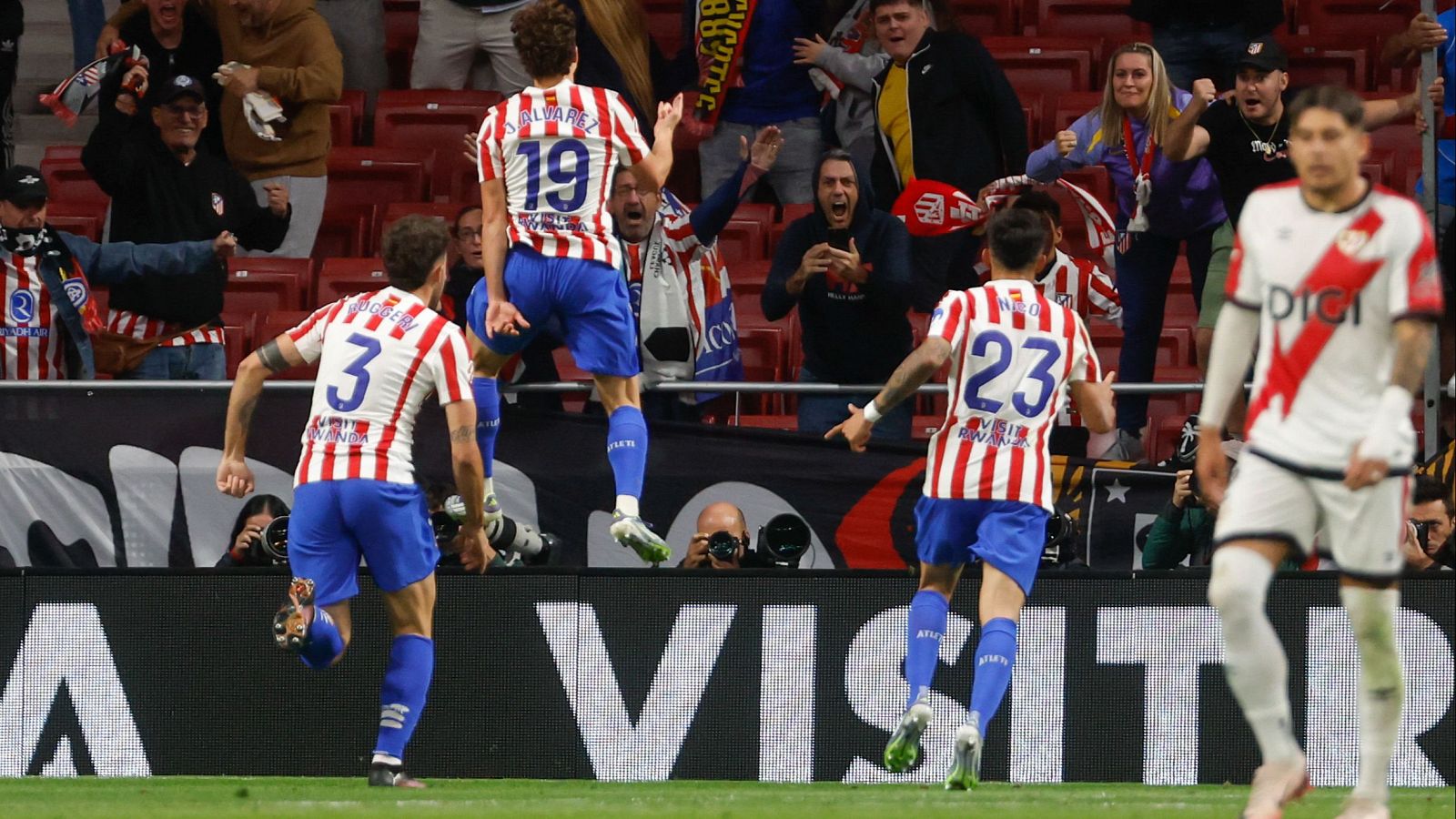 El bloqueo de emisiones piratas de La Liga afecta a páginas legales - Telediario 1 | Ver