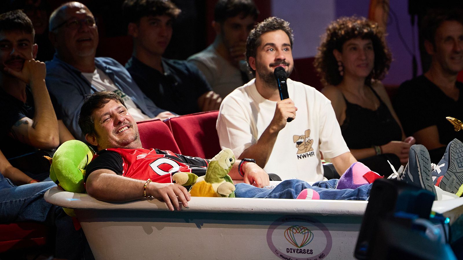 La Revuelta | DJ Oscuro monta la fiesta - La Revuelta | Ver