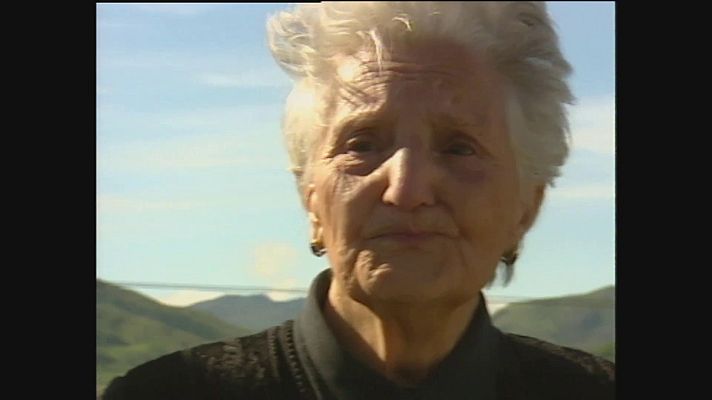 Telediario 2 - Exhumación de la fosa de Piedrafita de Babia en Cabrillanes (León)