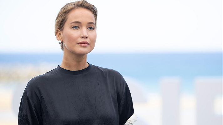 Telediario 1 - Jennifer Lawrence y Colin Farrell aterrizan en el festival de San Sebastián