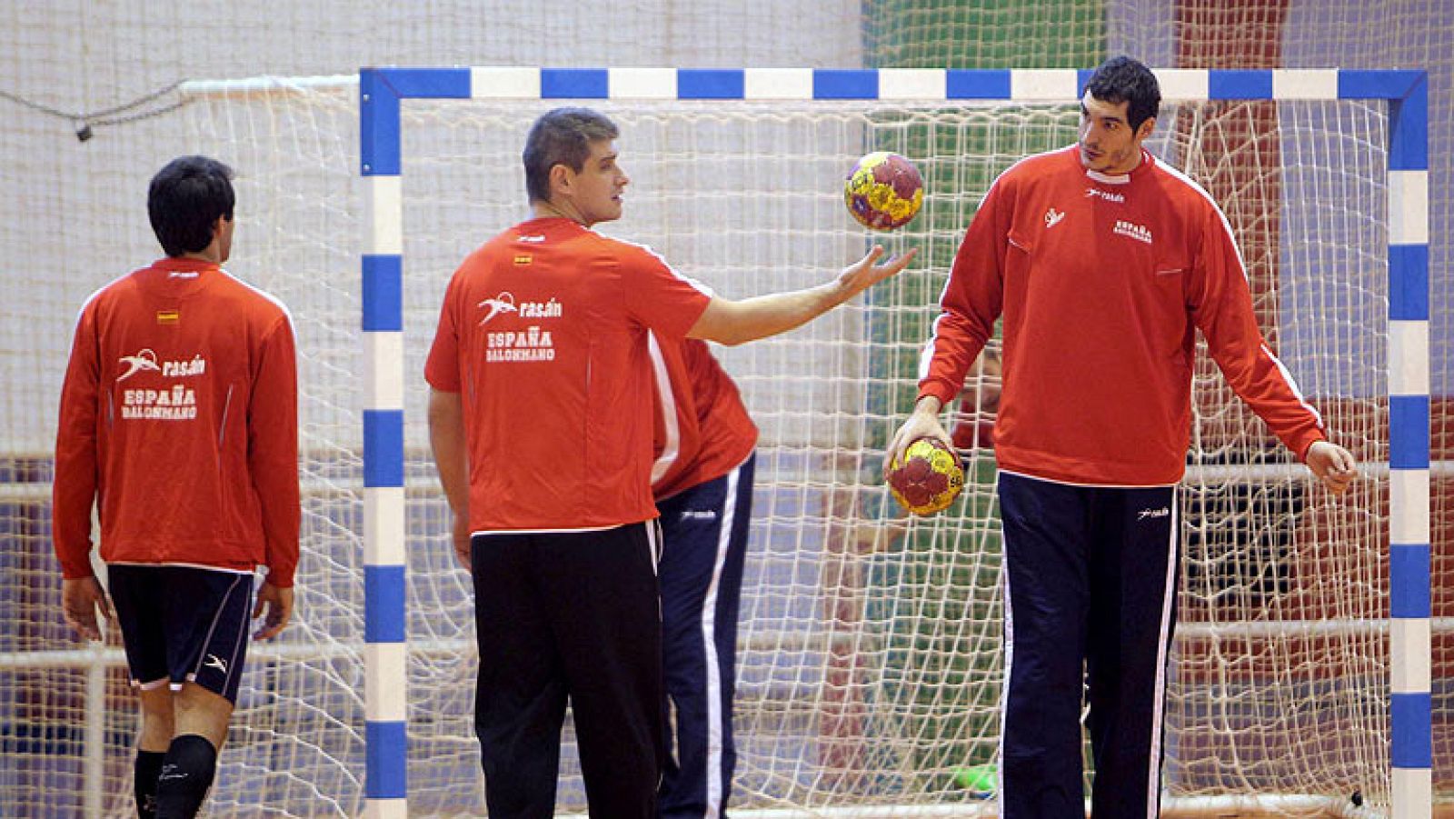 España llega a Barcelona a por todas | Ver