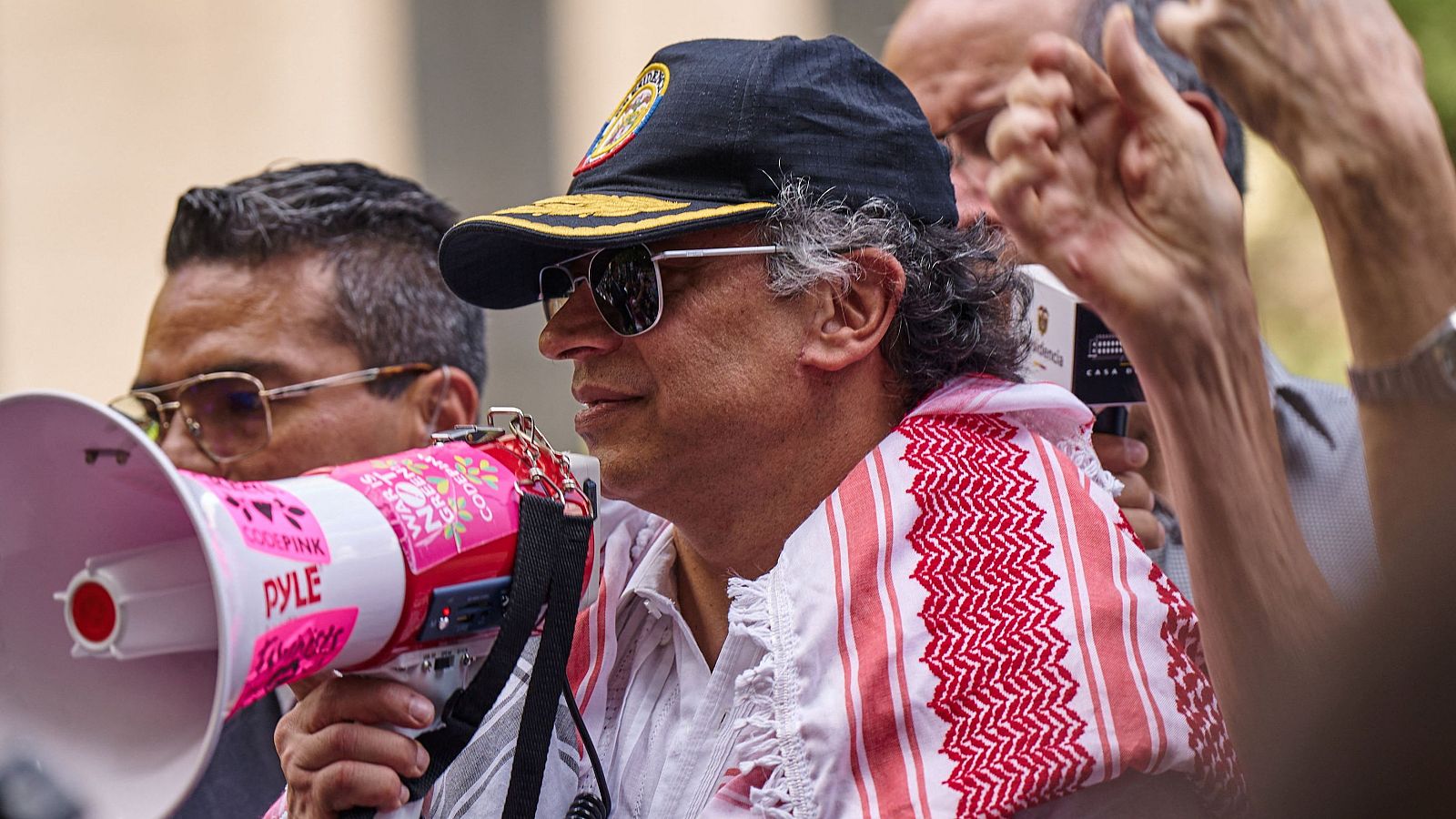 Petro insta a los soldados de EE.UU. a que desobedezcan a Trump - Fin de semana 24h | Ver