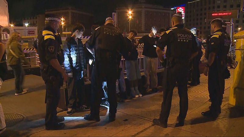 Es decomissen més armes blanques al carrer