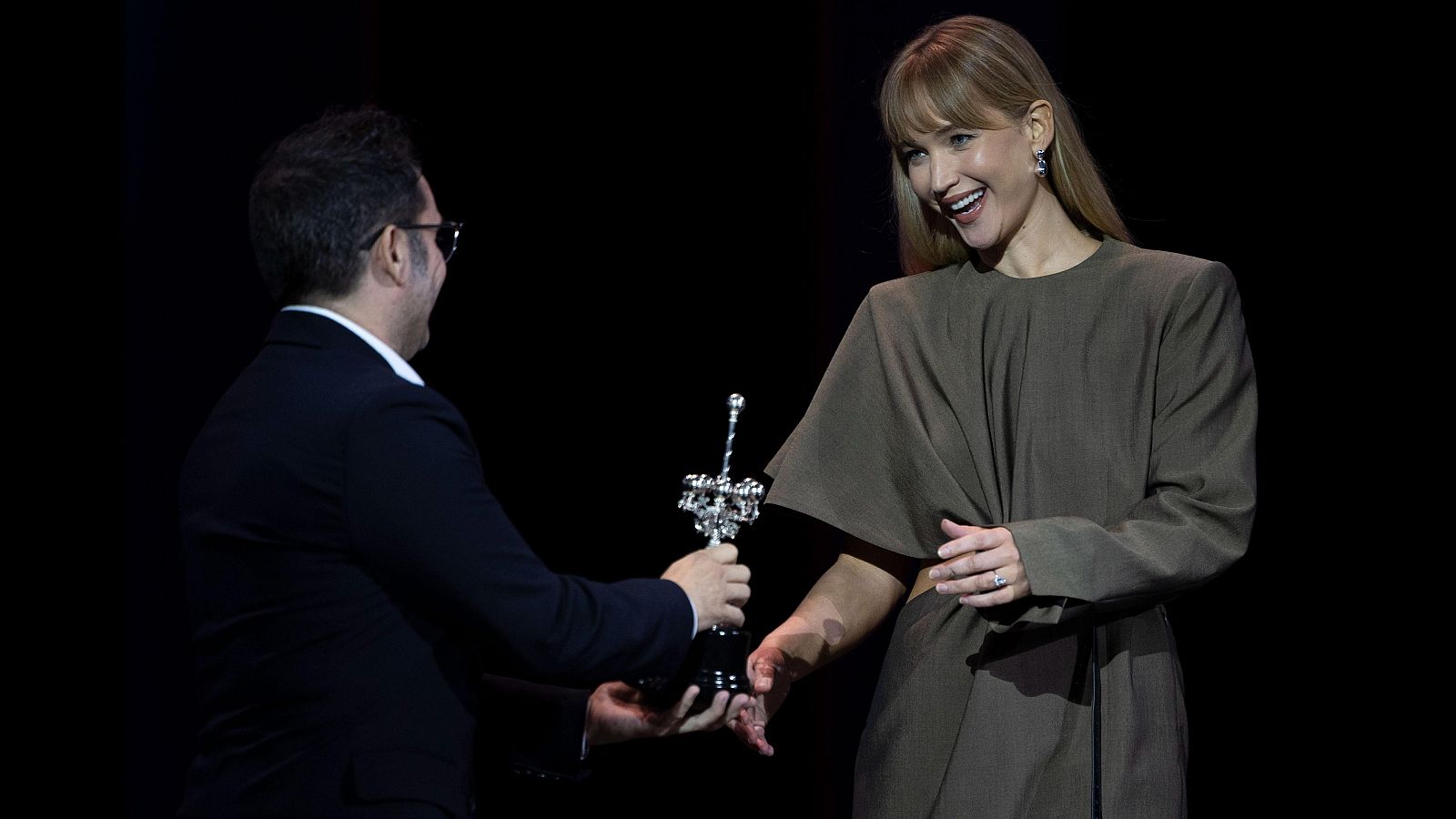 Jennifer Lawrence, la ganadora más joven del Premio Donostia - Telediario Fin de Semana | Ver