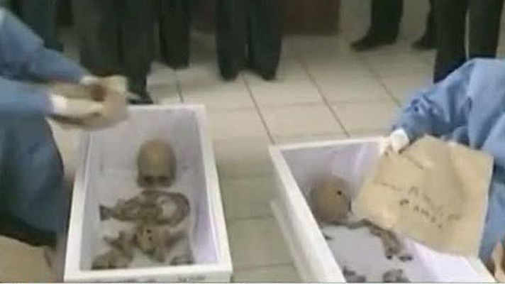 Telediario 1 - Hallan fosas comunes en Perú