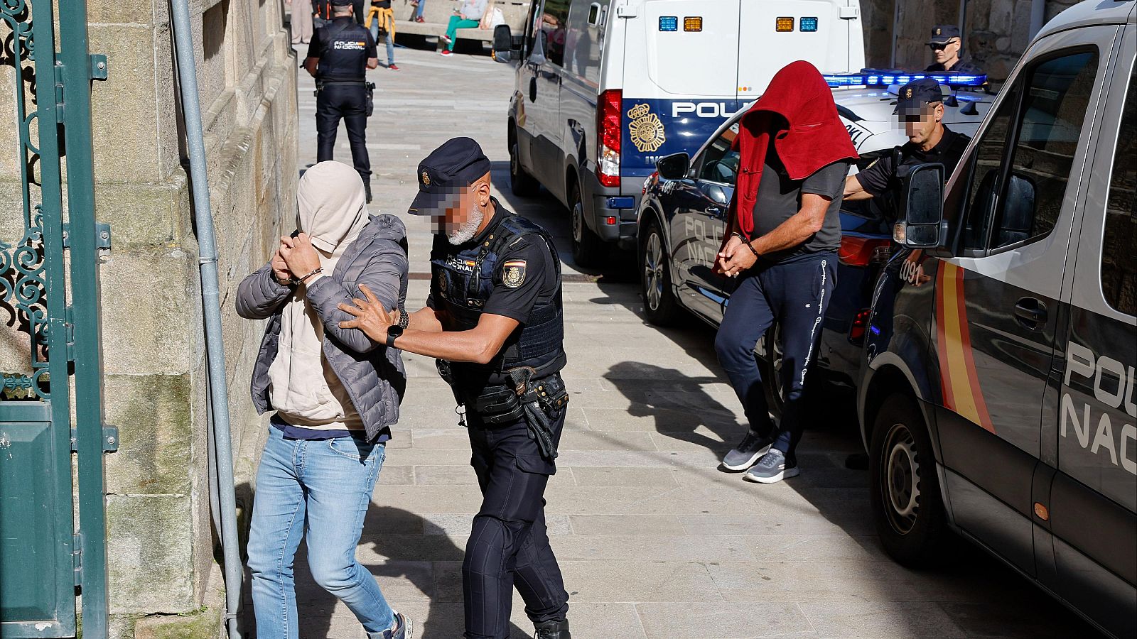 Los tripulantes del narcosubmarino con 3.600 kilos de cocaína simularon ser peregrinos - Telediario 1 | Ver