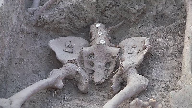 Exhumación de la fosa de los maestros en Cobertelada (Almazán, Soria) | Ver ahora