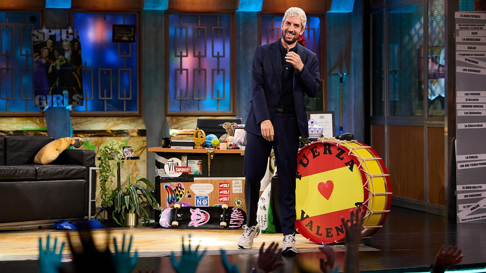 La Revuelta | Broncano celebra la victoria del Atleti en el derbi - La Revuelta | Ver