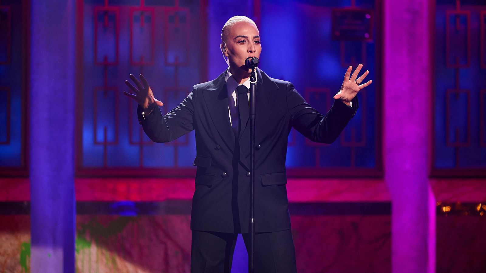 La Revuelta | Mónica Naranjo canta "Por un like" - La Revuelta | Ver