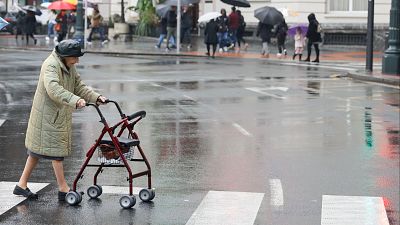 La brecha de género en pensiones: las mujeres cobran 508 euros menos al mes