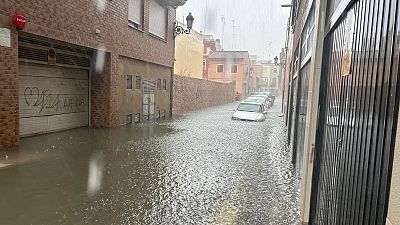 Aviso rojo en Valencia por lluvias extremas: calles anegadas, cierre de comercios y clases suspendidas