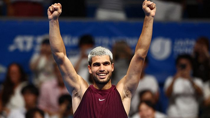 Tenis - Carlos Alcaraz derrota a Taylor Fritz y consigue en Tokio su octavo título de la temporada