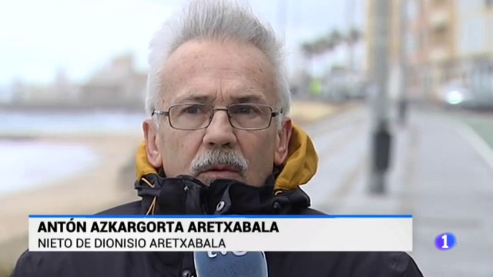 Trabajos de exhumación en la fosa del cementerio de San José (Cádiz) | Ver ahora