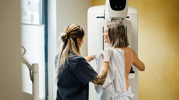 Telediario 2 - Pacientes andaluzas denuncian graves retrasos al detectar cáncer de mama
