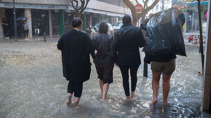 Telediario 2 - Lluvias torrenciales en Ibiza: el aviso rojo y la alerta no han llegado hasta mediodía