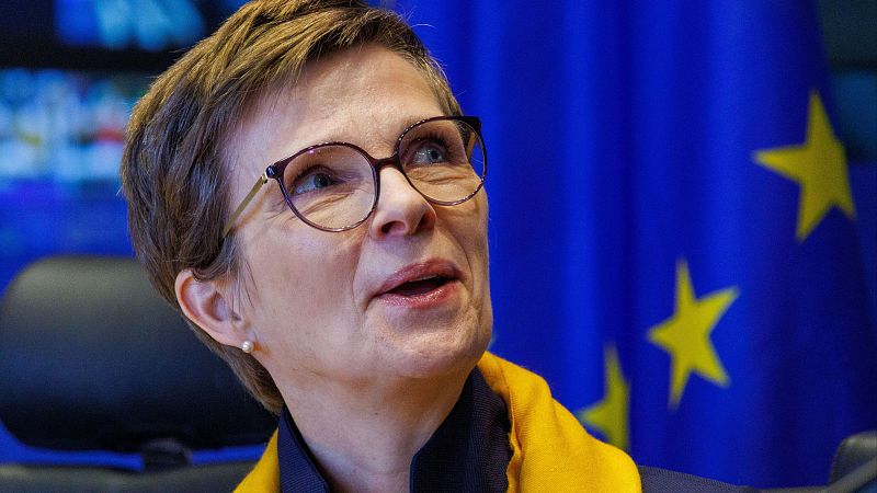 La presidenta del Consejo de Supervisión del BCE, llama a los bancos a ser "abiertos y flexibles" con las fusiones