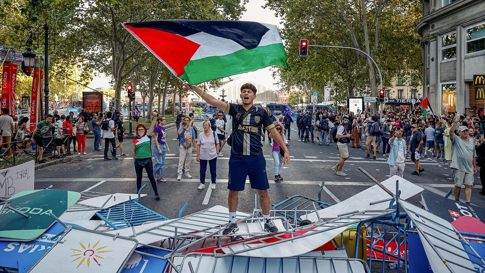 Proponen multas a 38 personas por incidentes en La Vuelta - Los Deportes de La1 | Ver