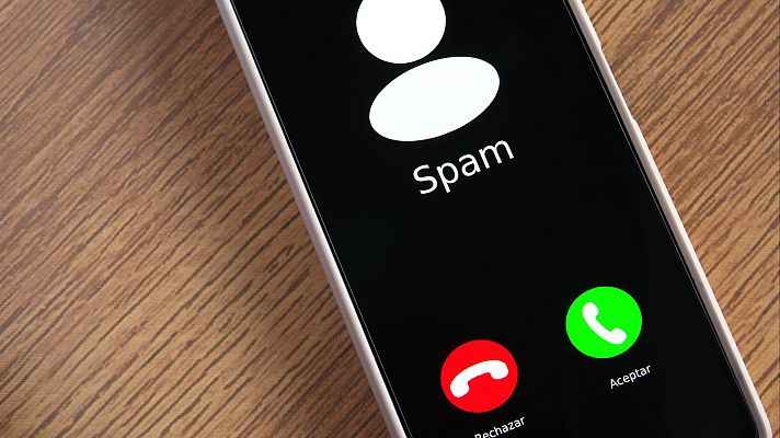 Telediario 1 - El 40% de los consumidores reciben todavía más llamadas 'spam' que antes de las nuevas medidas del Gobierno
