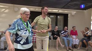 La dansa teraputica que retorna records i vincles a Barcelona