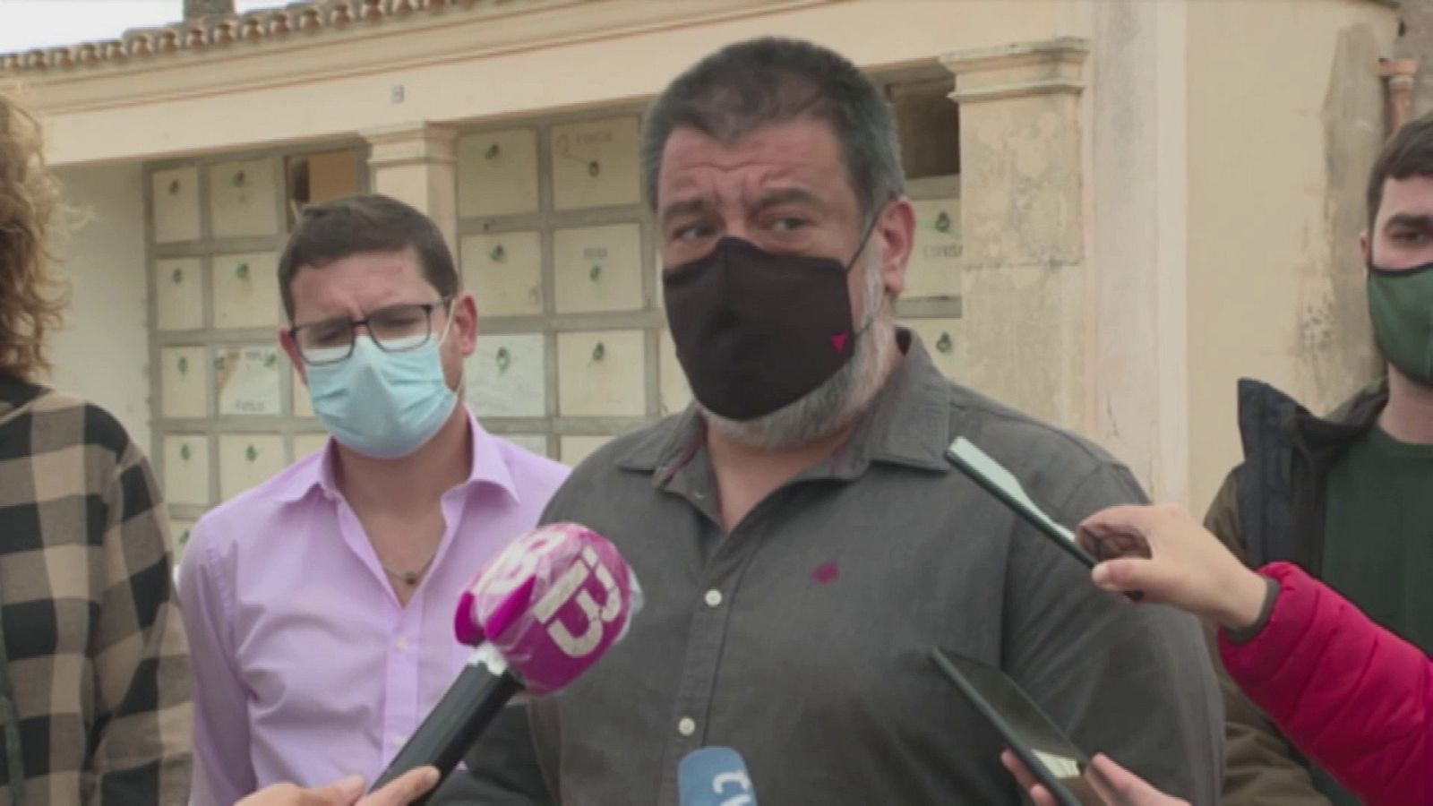 Derribo de 37 nichos en el cementerio de Porreres (Mallorca) | Ver ahora