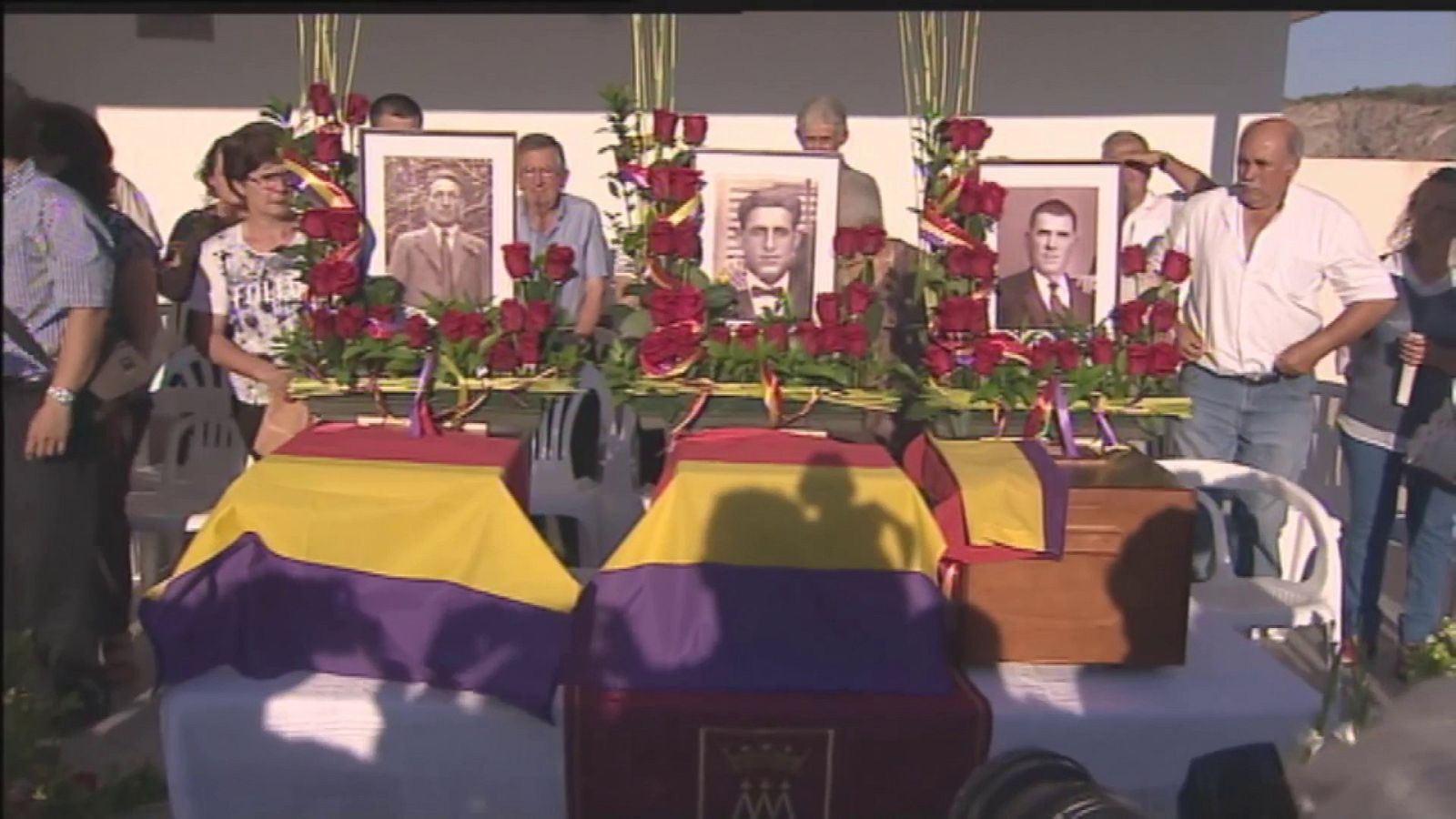 Entierro de los restos exhumados de la fosa de Sant Joan (Mallorca) | Ver ahora