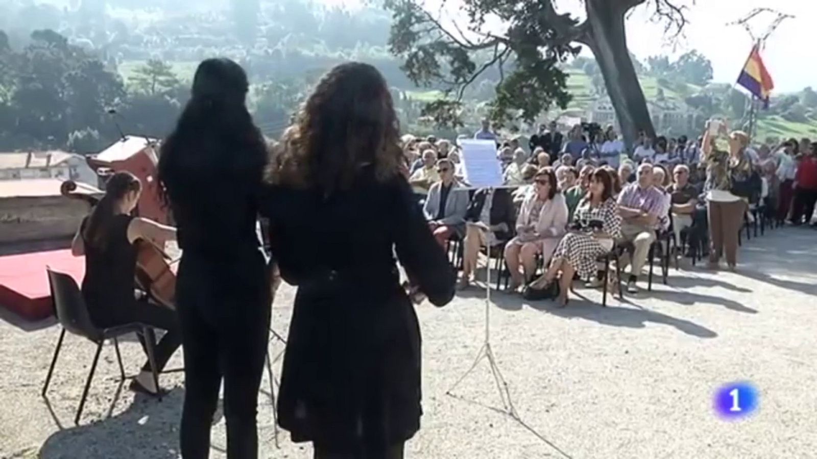 Homenaje y placa en la fosa del cementerio de Limpias (Cantabria) | Ver ahora