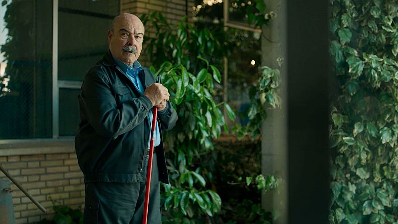 Antonio Resines anuncia la fecha de estreno de 'Sin Gluten' en 'La Revuelta'