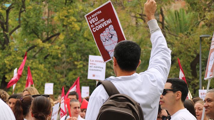 L'Informatiu - Els metges reclamen un conveni propi, menys guàrdies i més facultatius