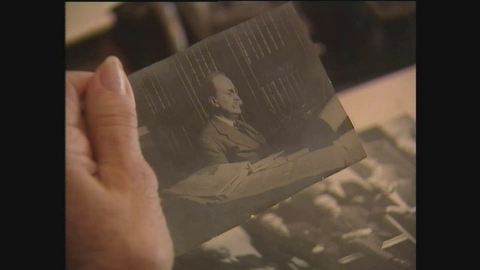 Reportaje "Heridas de la memoria" sobre la fosa del Cementerio de Girona | Ver ahora