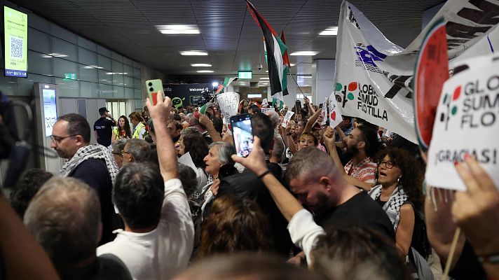 Telediario Fin de Semana - Expectación en el aeropuerto de Barajas por la llegada de los españoles de la Flotilla