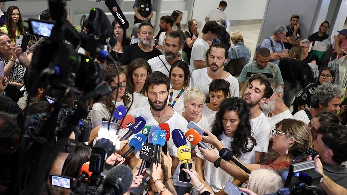 Los primeros españoles de la flotilla deportados denuncian un trato \"vejatorio e inhumano\"