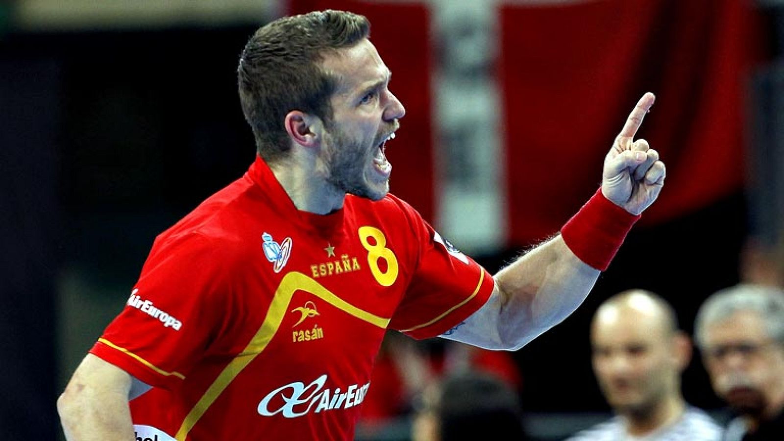 España ha vencido en el Palau Sant Jordi a Eslovenia por 26-22 y disputará la final del Mundial de Balonmano, del que es organizador, tras una semifinal en la que se mostrado muy superior a su rival, especialmente en la segunda parte, donde el porter