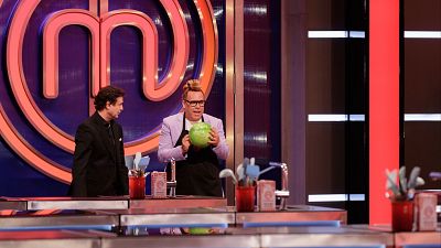 La cómica caída de Torito en MasterChef