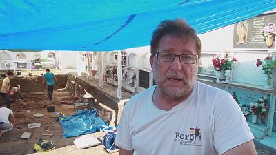 Fosa del castillo-cementerio viejo de Jimena de la Frontera (C�diz) | Ver ahora