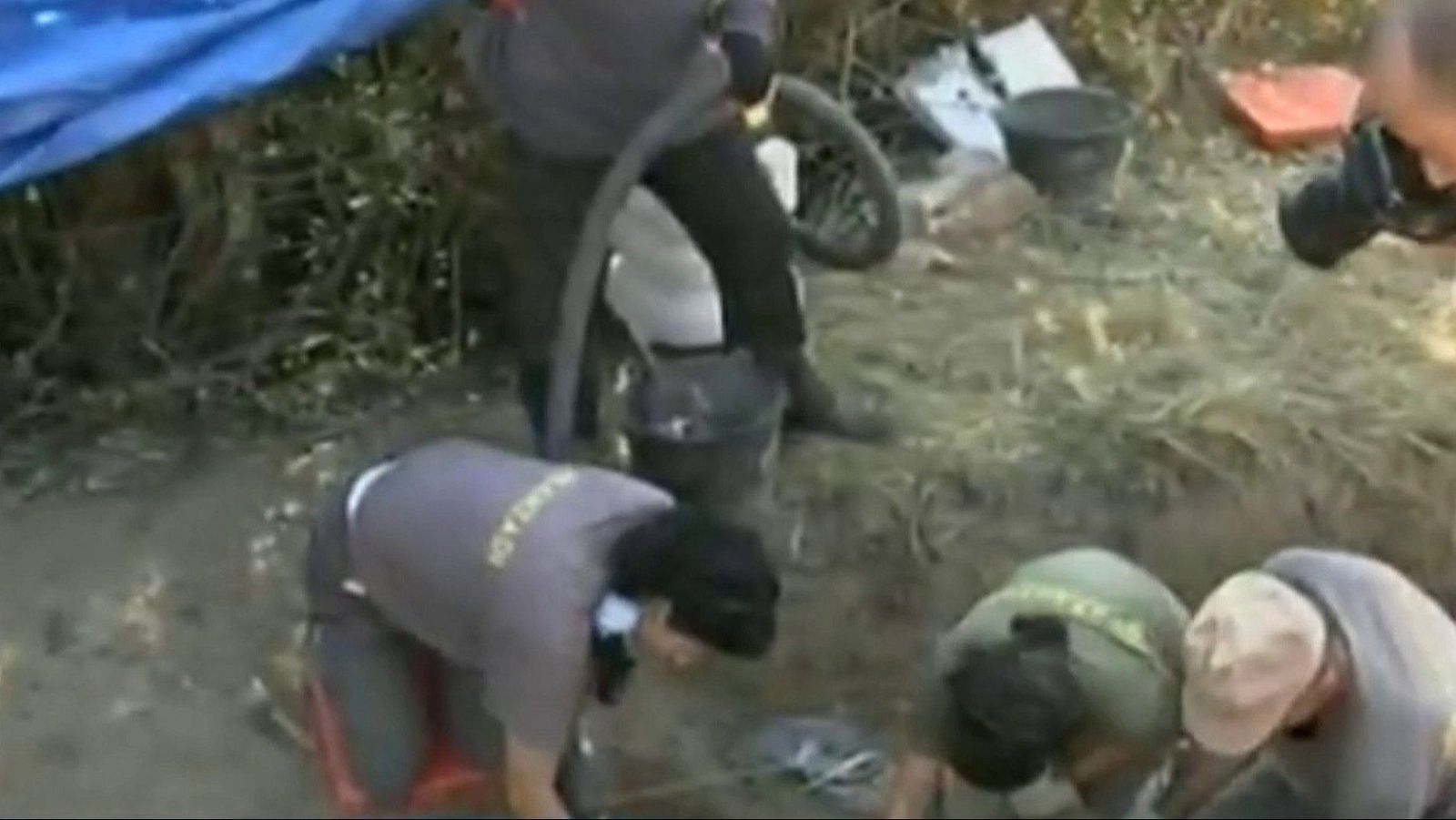 Exhumación de una fosa en el cementerio de Usetxi (Esteríbar, Navarra) | Ver ahora