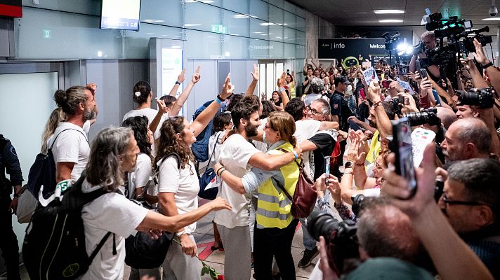 Llegada de 21 ciudadanos españoles integrantes de la Sumud Global Flotilla al Aeropuerto Adolfo Suárez Madrid-Barajas
