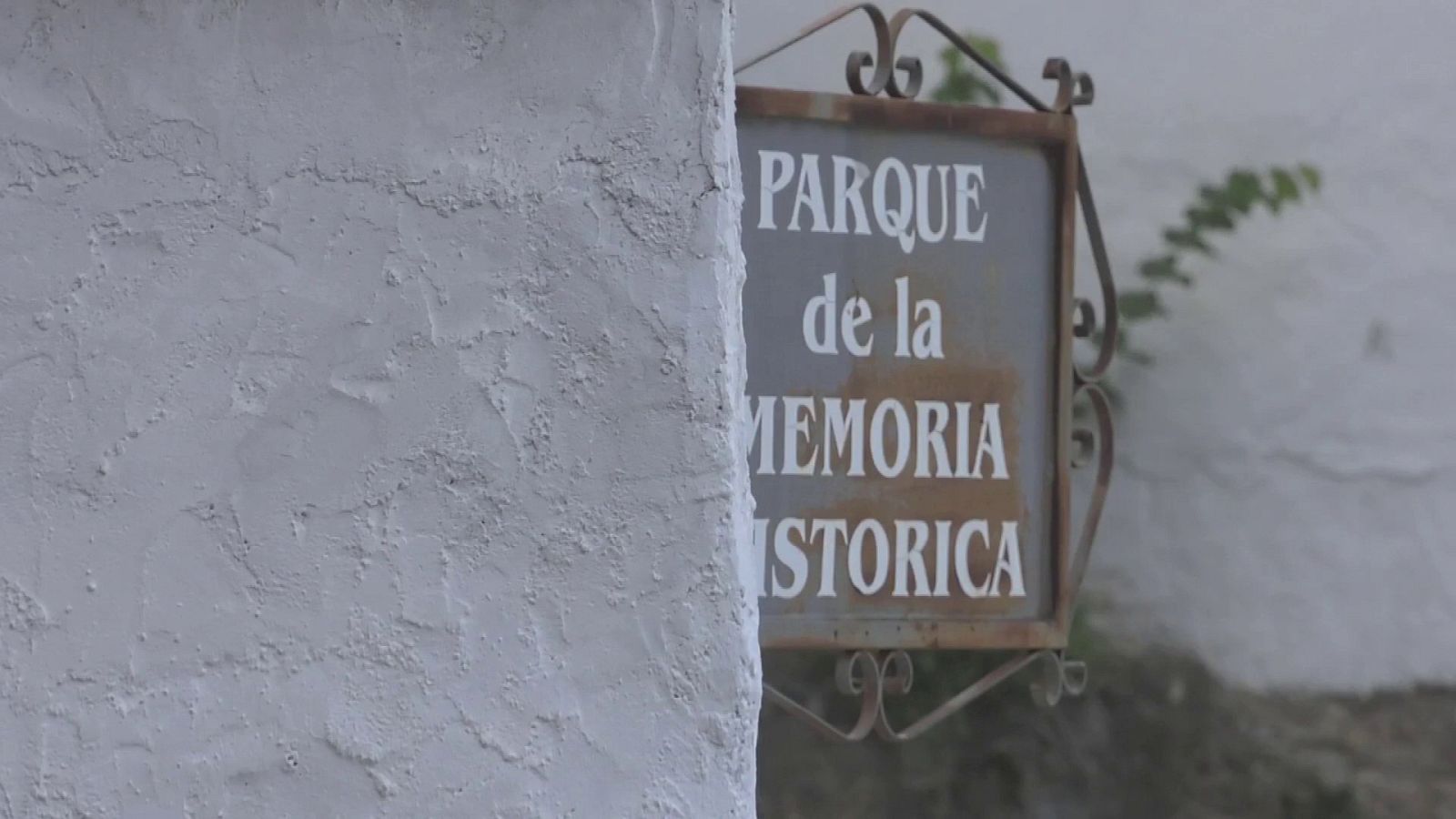 Fosas del cementerio de Benamahoma, en Grazalema (Cádiz) | Ver ahora