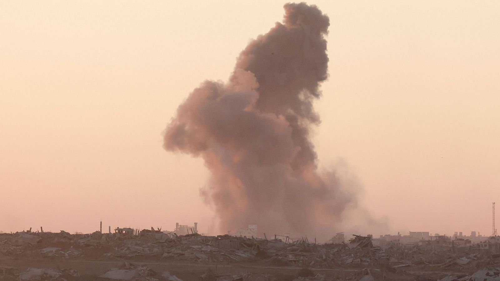 Rafa Lobo presenta el documental 'Gaza, expediente genocidio' - La tarde en 24h | Ver