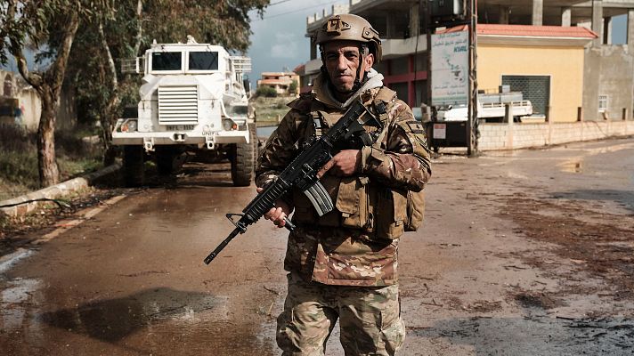 Un soldado en un checkpoint cerca de Aitaroun (Líbano), mientras se encontraba parcialmente bajo ocupación israelí.