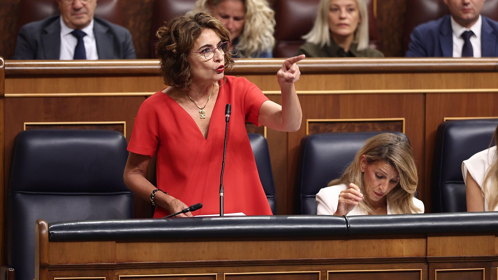 Rifirrafe entre el PP y Montero por los errores en los cribados del cáncer de mama - Informativo 24h | Ver