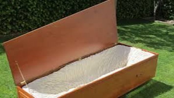 Para todos La 2 - Ataúdes de cartón