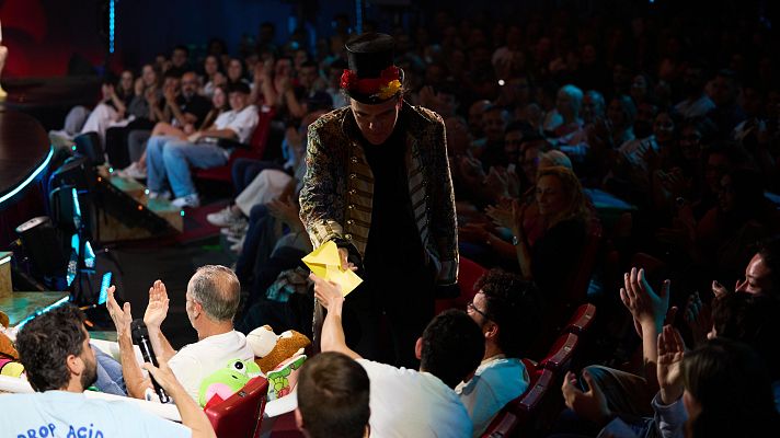 La Revuelta - El Hombre Mágico otorga un permiso especial a Diego